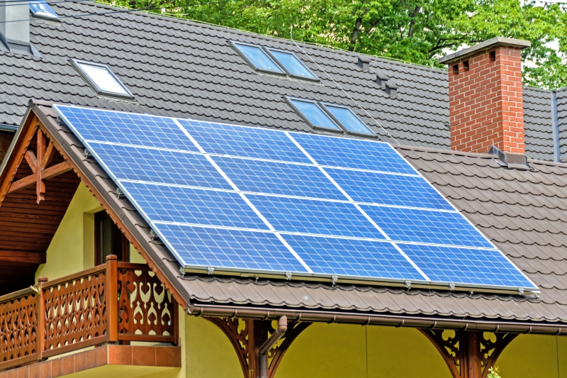 chauffagiste-CAUSSOLS-min_solar-panels-1477987